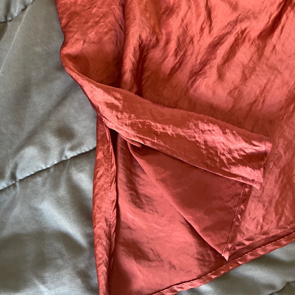 SILK MIDI SKIRT NEVER WORN